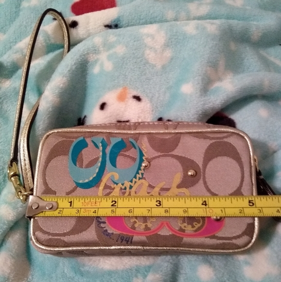 ๐ Coach Daisy Pop C Applique Wristlet. RARE!!!! - Picture 7 of 7